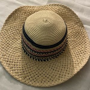 Ladies sun hat by O’Neill. 100% woven paper with pastels woven through.